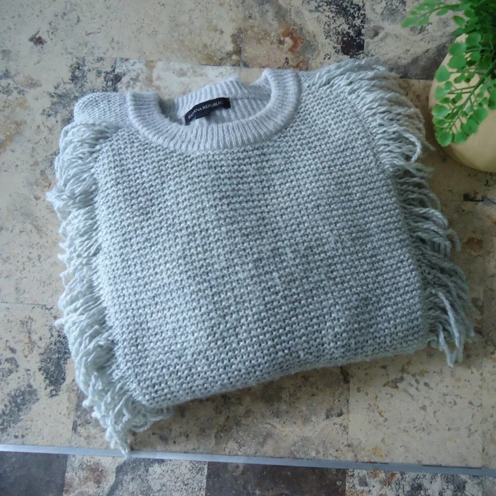 Banana Republic Sweater M Crew Fringe